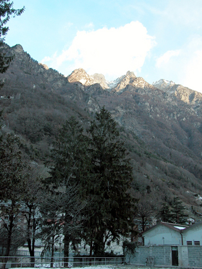 La neve intorno all''ufficio (Chiavenna, SO)