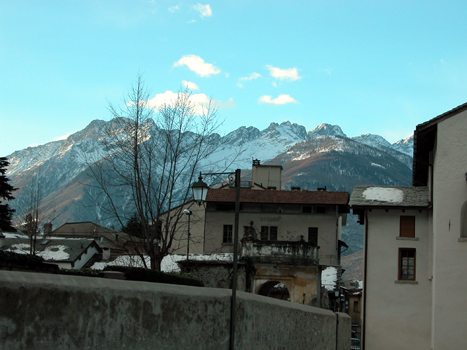 La neve intorno all''ufficio (Chiavenna, SO)