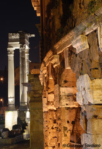 Immagini di Roma di notte.