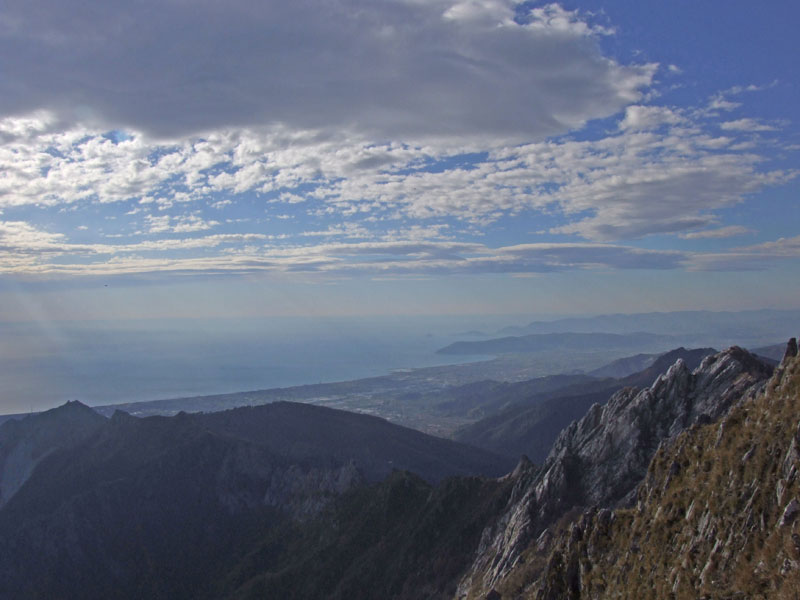 Uno sguardo sulle Alpi Apuane