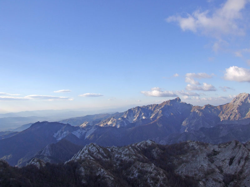 Uno sguardo sulle Alpi Apuane