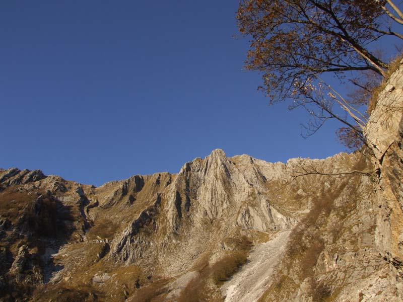 Uno sguardo sulle Alpi Apuane