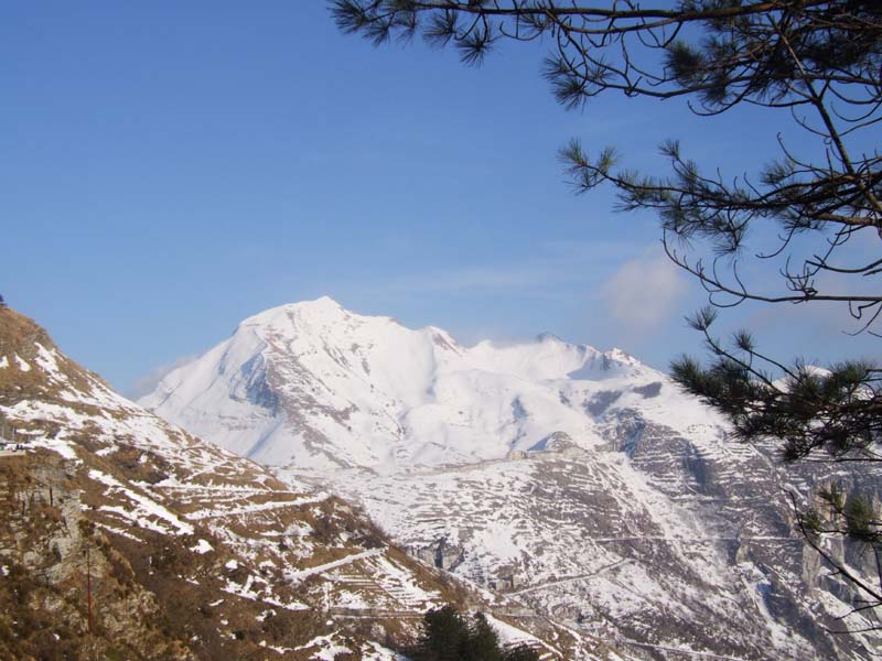 Uno sguardo sulle Alpi Apuane