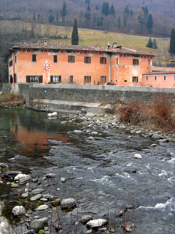 Palazzo Caffaro dei Conti Lodrn....