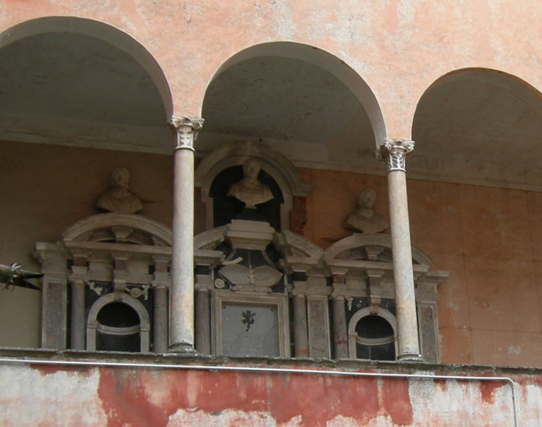 Palazzo Caffaro dei Conti Lodrn....