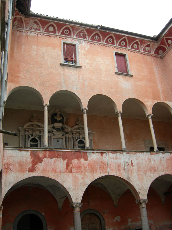 Palazzo Caffaro dei Conti Lodrn....