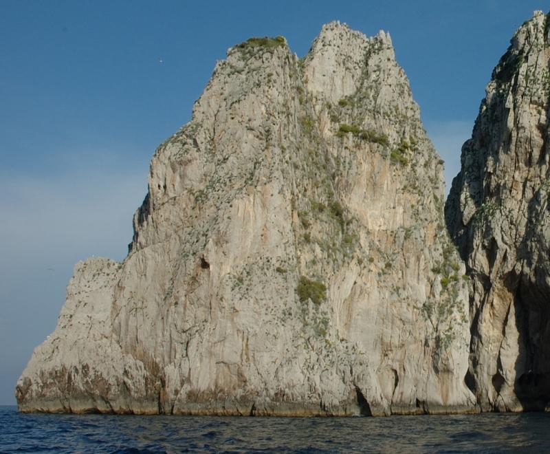 Isole, isolotti, scogli e faraglioni della Campania.