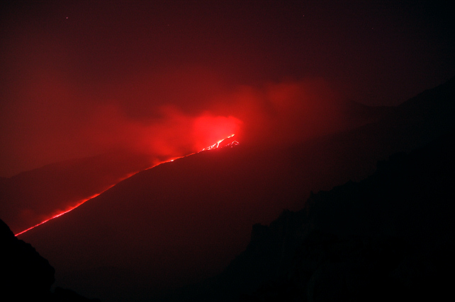 Il fuoco dellEtna. Giugno e luglio 2008 alla Valle del Bove