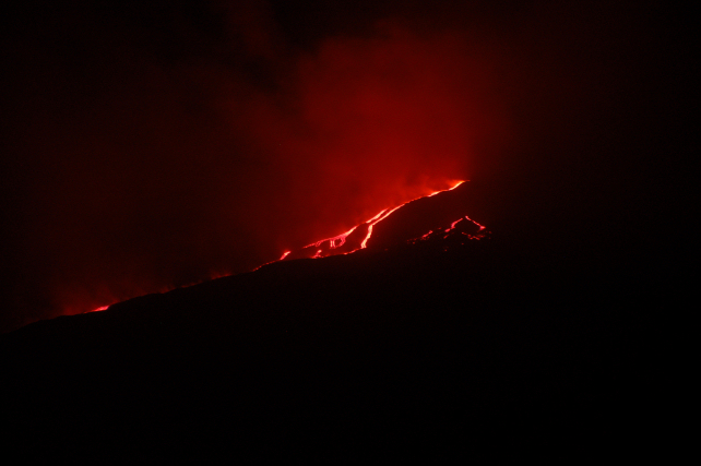 Il fuoco dellEtna. Giugno e luglio 2008 alla Valle del Bove