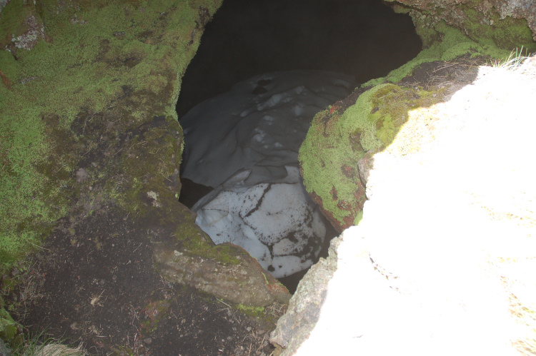 Etna-La grotta del gelo