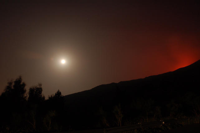 Il fuoco dellEtna. Giugno e luglio 2008 alla Valle del Bove