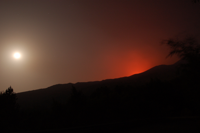 Il fuoco dellEtna. Giugno e luglio 2008 alla Valle del Bove