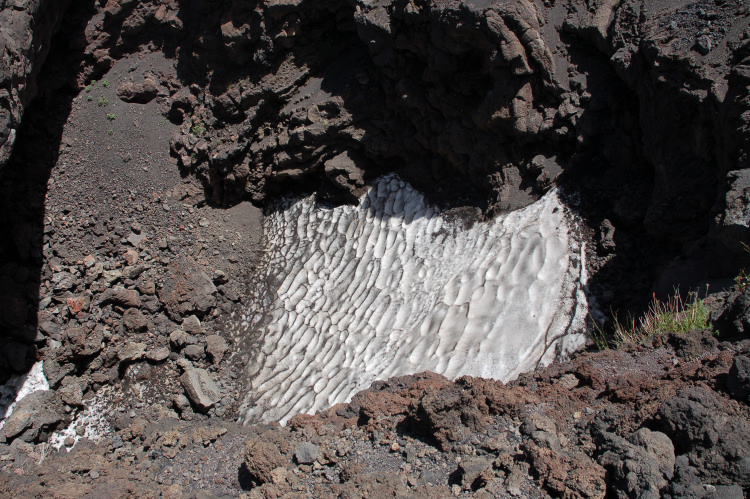 Etna-La grotta del gelo