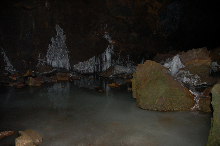 Etna-La grotta del gelo