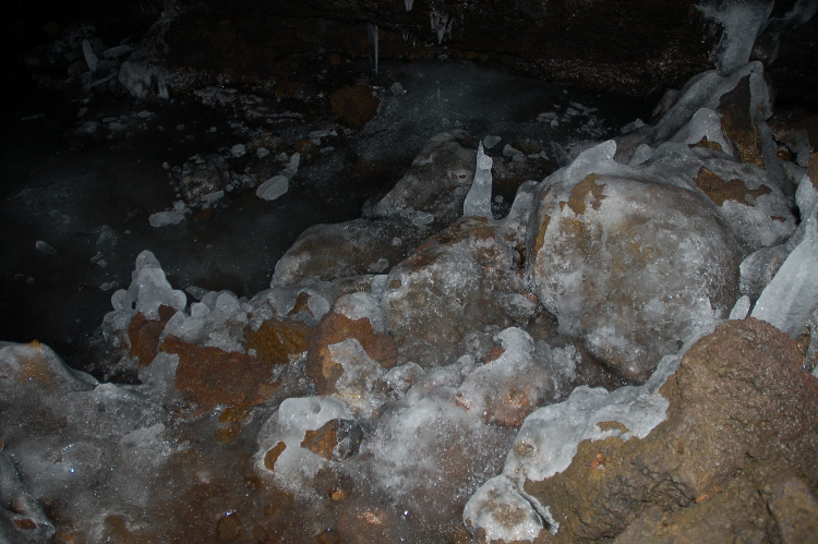 Etna-La grotta del gelo