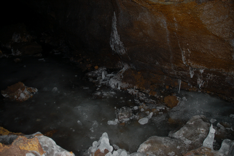 Etna-La grotta del gelo