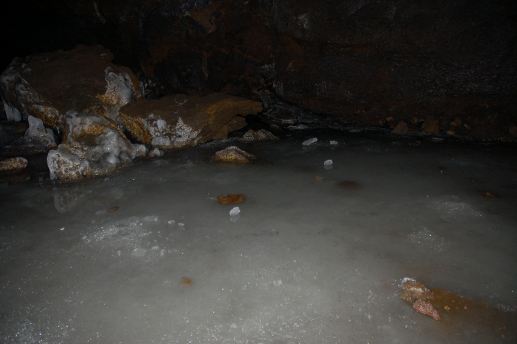 Etna-La grotta del gelo