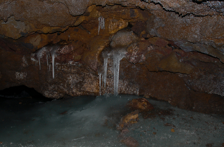 Etna-La grotta del gelo