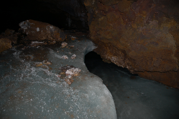 Etna-La grotta del gelo