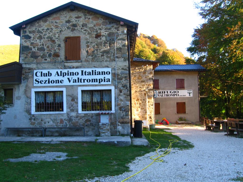 Rifugi e Bivacchi d''Italia.......