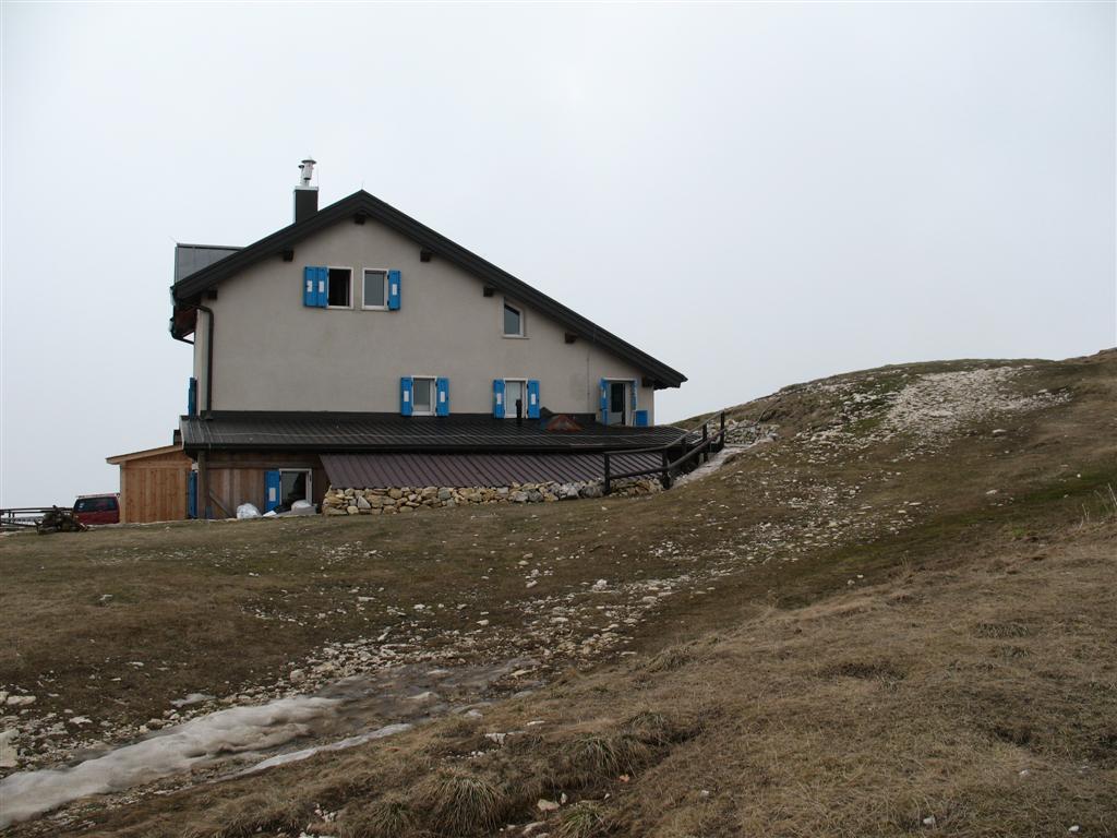 Rifugi e Bivacchi d''Italia.......