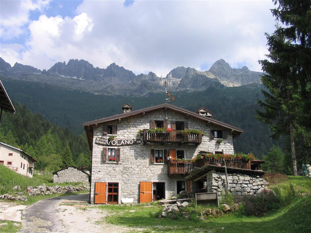 Rifugi e Bivacchi d''Italia.......