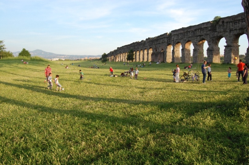 Roma - primavera nel parco archeologico degli acquedotti