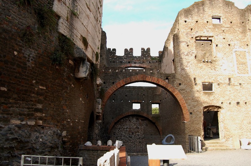 Roma - primavera nel parco archeologico degli acquedotti