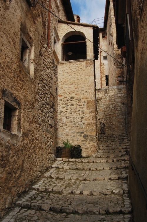 Santo Stefano di Sessanio - il borgo medievale che risorge