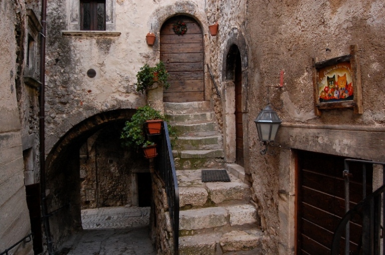 Santo Stefano di Sessanio - il borgo medievale che risorge