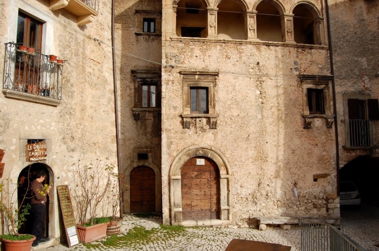 Santo Stefano di Sessanio - il borgo medievale che risorge