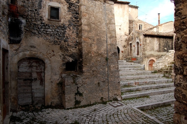 Santo Stefano di Sessanio - il borgo medievale che risorge