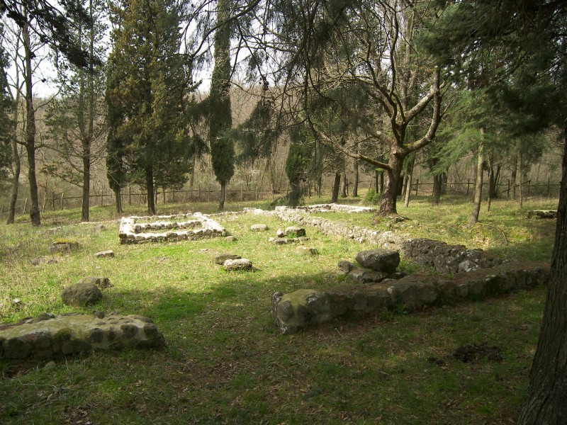 Alle rovine di Piantangeli