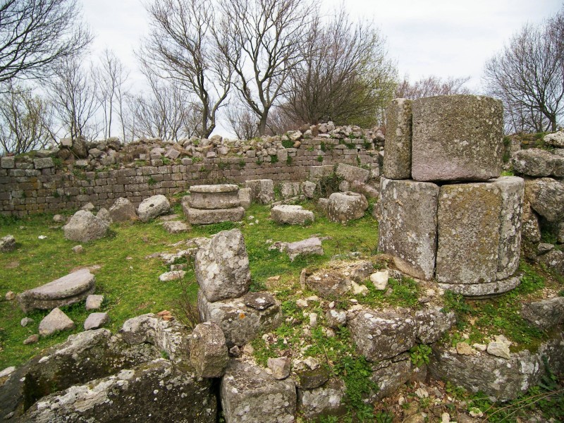 Alle rovine di Piantangeli