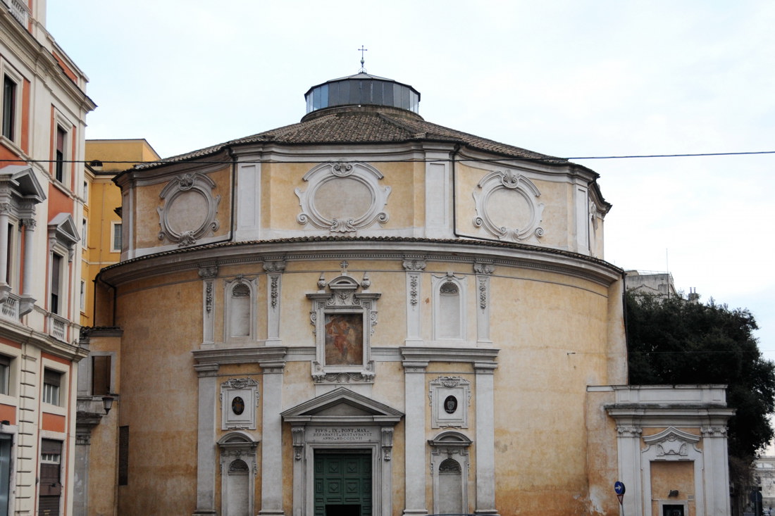 Costruita nel 1589 all interno di una struttura delle Terme di Diocleziano ha una cupola di forma cilindrica del diametro di 22 metri dotata di oculo