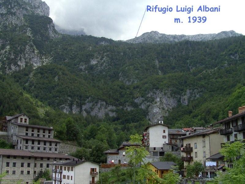 Rifugi e Bivacchi d''Italia.......