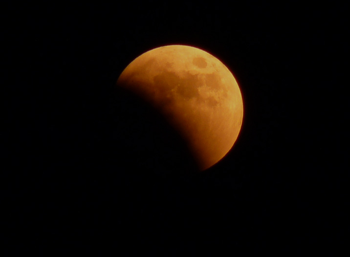 Eclisse Totale Centrale di Luna