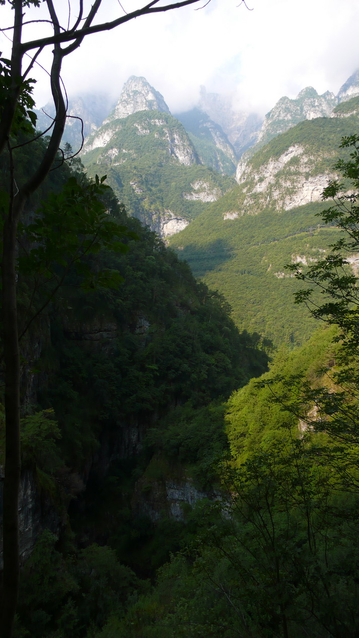 La val de Piero e Schiara nel parco delle dolomiti bellunesi