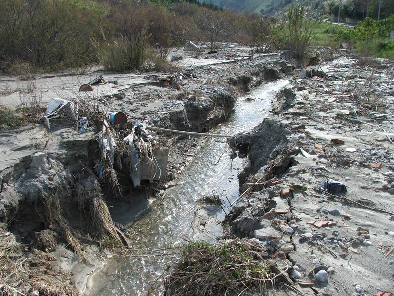 Distruzione, inquinamento e alluvione