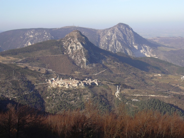 pietra tra le pietre (omaggio a Castelletta)