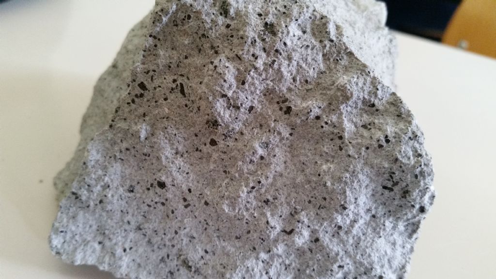 Roccia 1 (effusiva: andesite, trachiandesite)