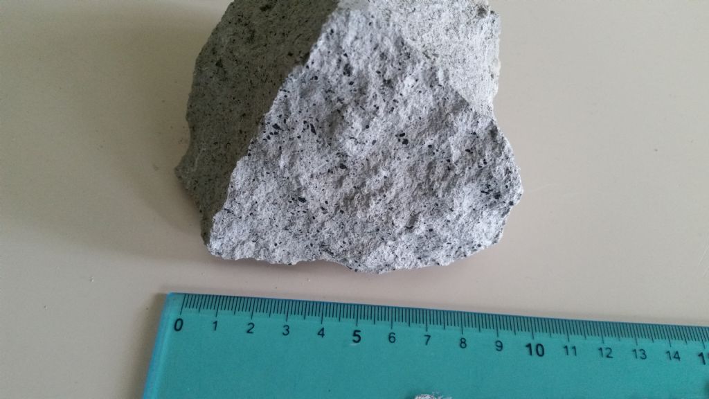 Roccia 1 (effusiva: andesite, trachiandesite)